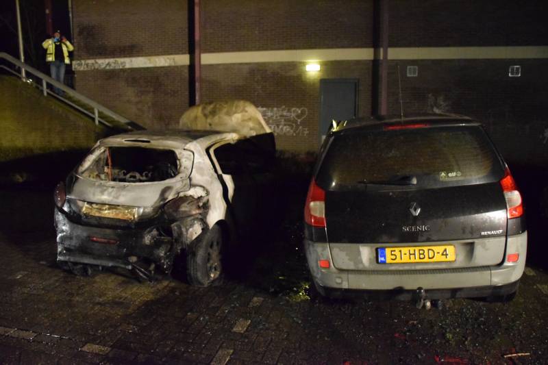 Meerdere auto's verwoest door een brand