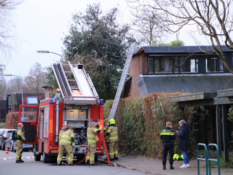 Klein brandje op dak van woning snel geblust