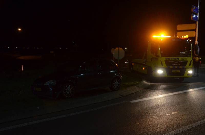 Schade na aanrijding tussen twee personenauto's