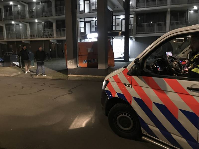 Bouwcontainer met isolatiematriaal in brand