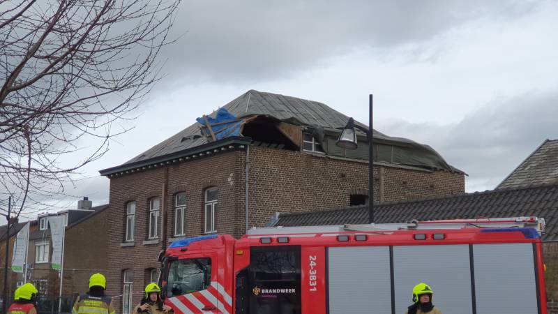 Dak van woning losgewaaid