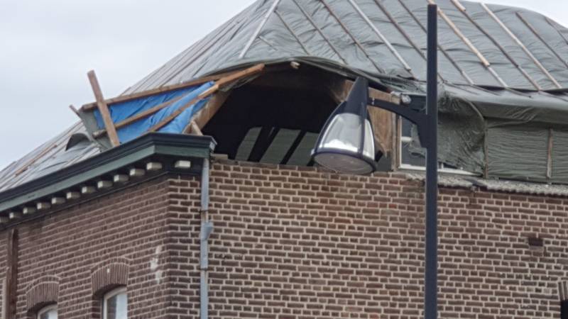 Dak van woning losgewaaid