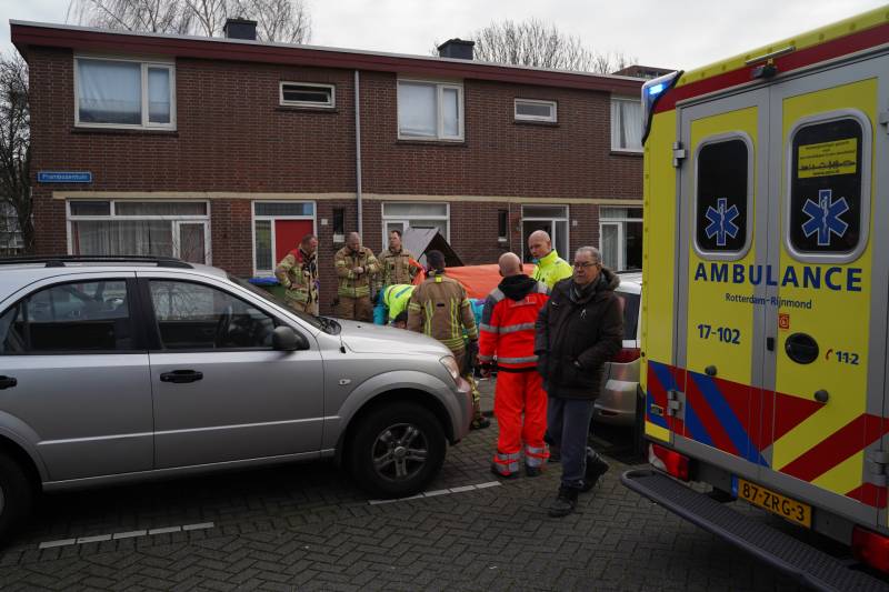 Man schiet met auto voortuin in en komt om het leven