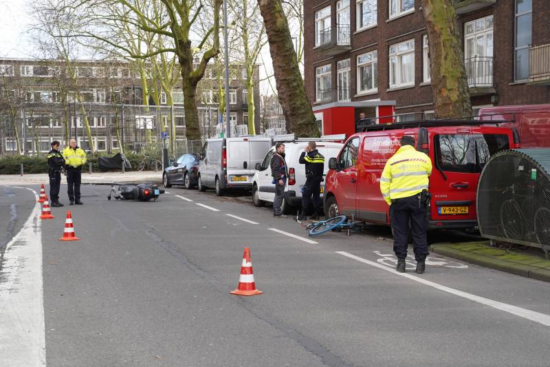 Gewonde na botsing tussen fietser en scooter