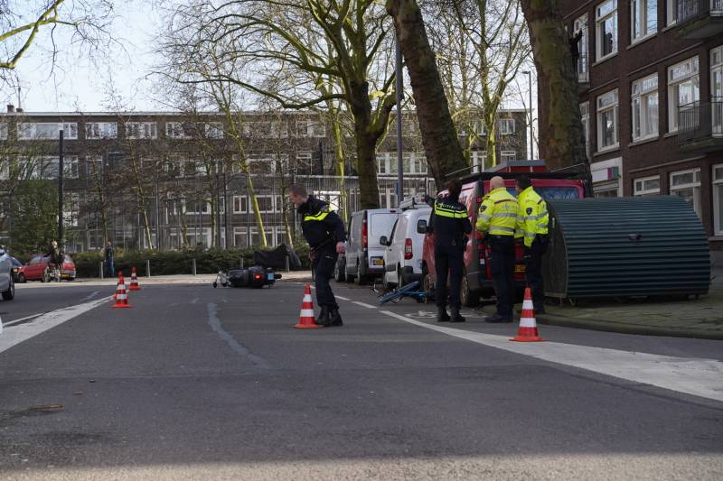 Gewonde na botsing tussen fietser en scooter