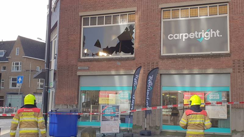 Raam gesprongen door harde wind