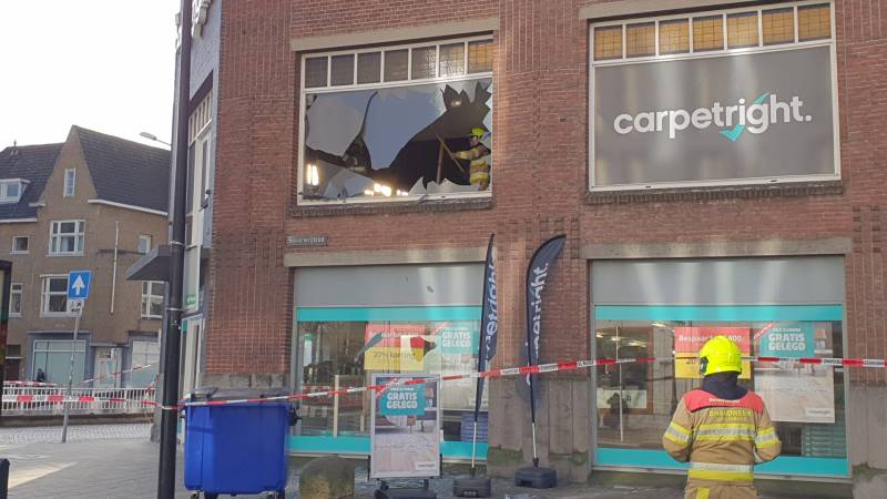 Raam gesprongen door harde wind