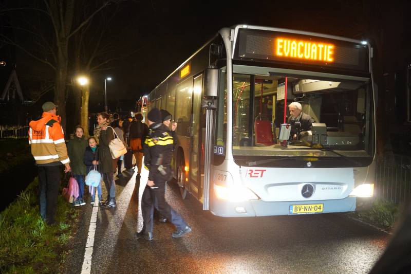 Dode na ongeval met trein, auto vliegt in brand