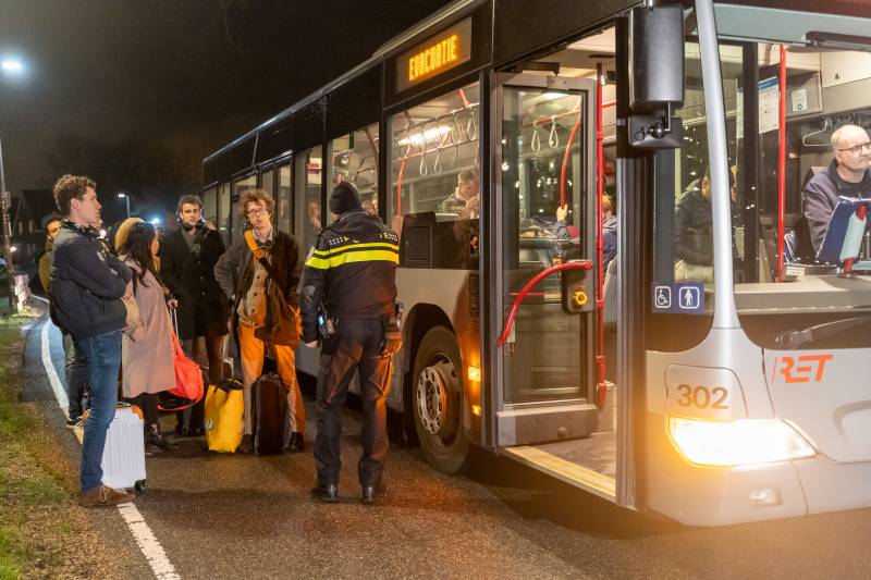 Dode na ongeval met trein, auto vliegt in brand