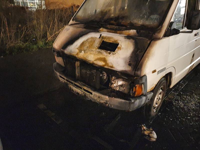 Auto verwoest door brand