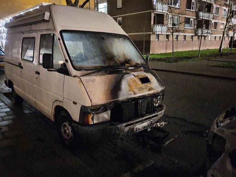 Auto verwoest door brand