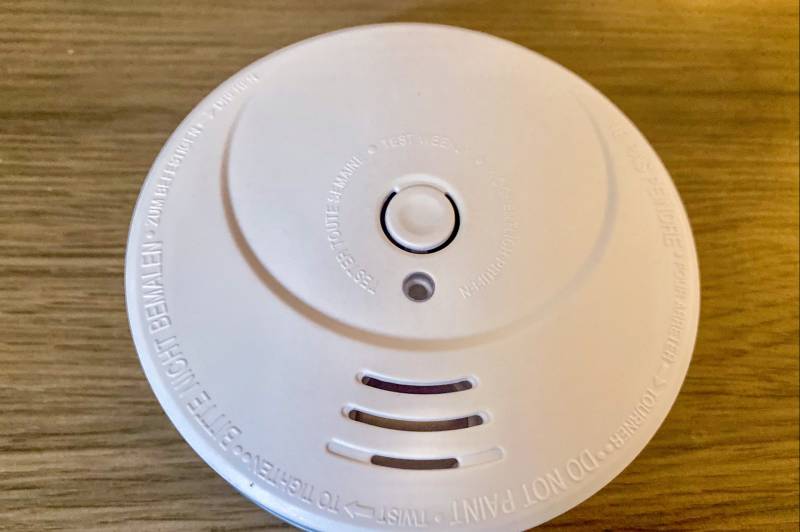 Rookmelder redt bewoners van dood