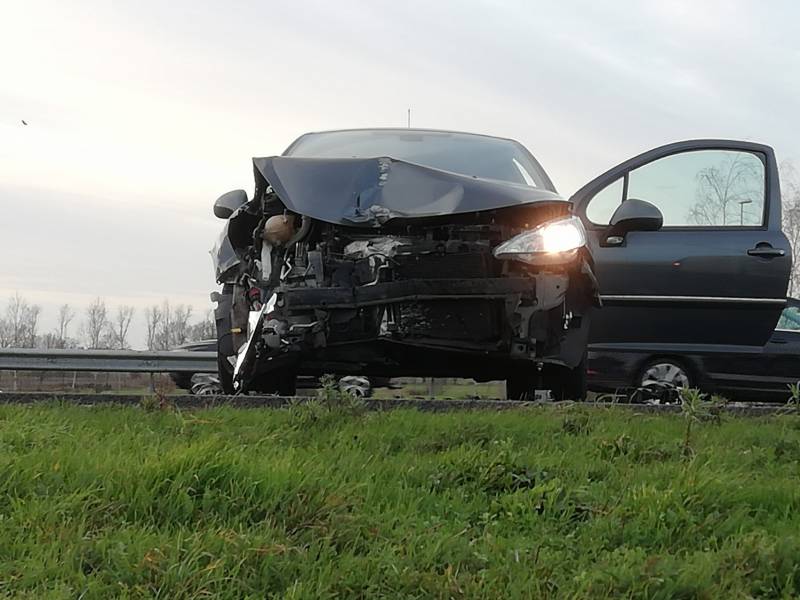 Auto botst op bestelwagen