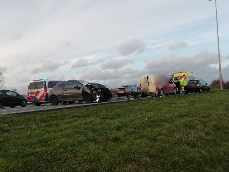 Auto botst op bestelwagen
