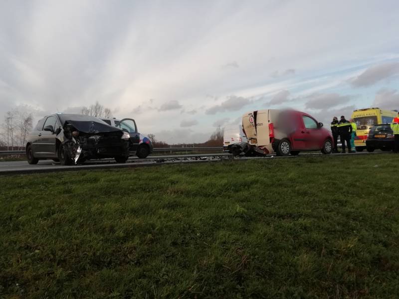 Auto botst op bestelwagen