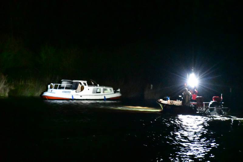 Plezierjacht met motorproblemen komt stil te liggen