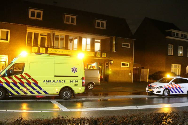 Brommobiel belandt op fietspad na botsing met boom