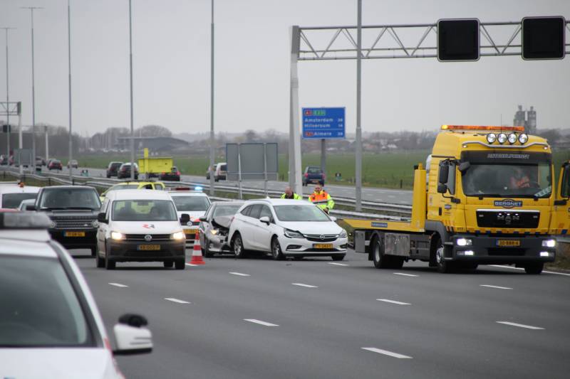 Meerdere auto's beschadigd na kop-staartaanrijding