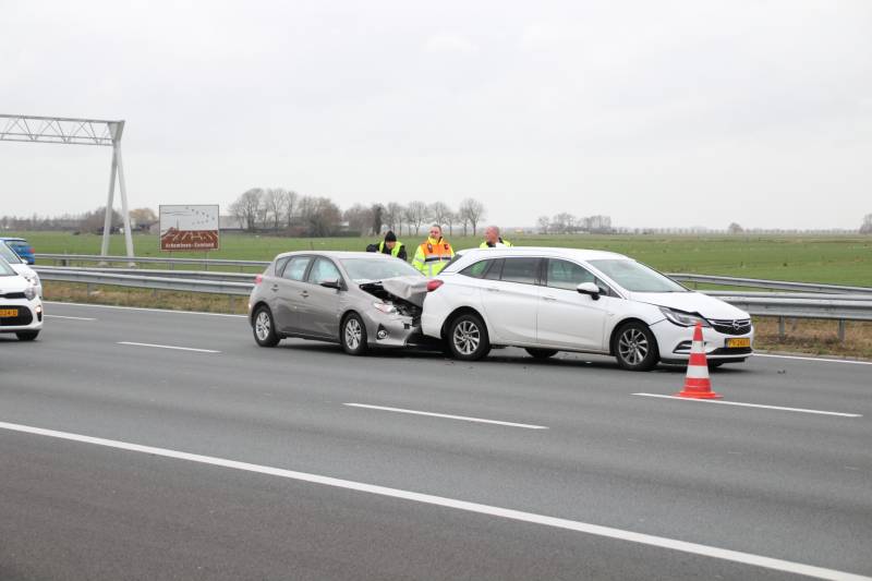 Meerdere auto's beschadigd na kop-staartaanrijding