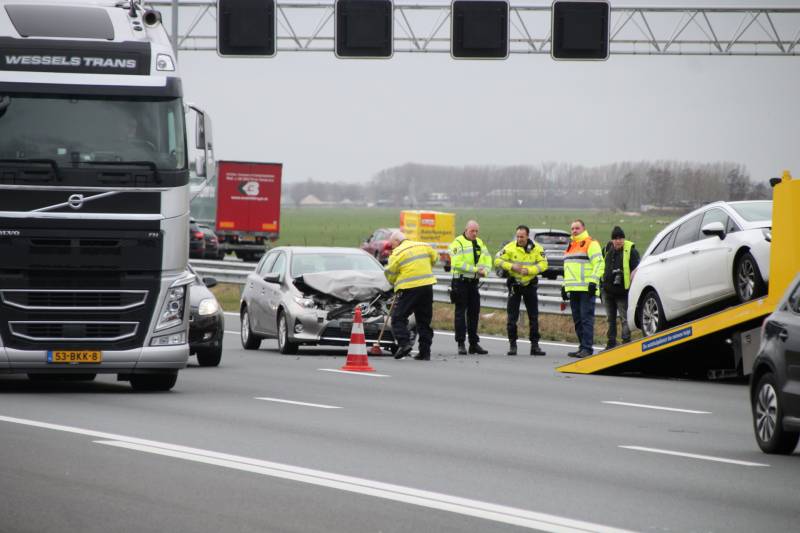 Meerdere auto's beschadigd na kop-staartaanrijding