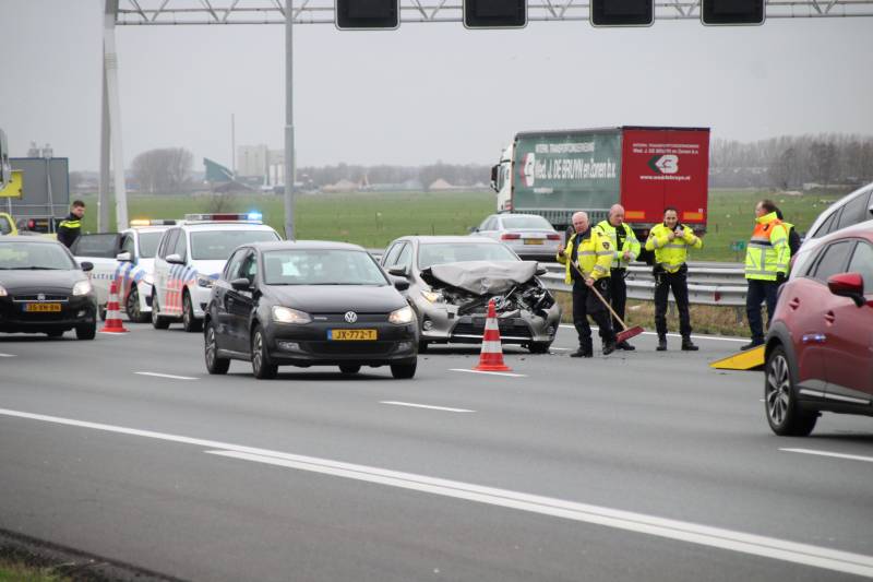 Meerdere auto's beschadigd na kop-staartaanrijding