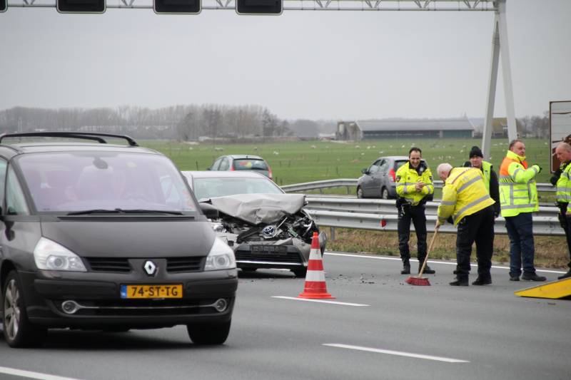 Meerdere auto's beschadigd na kop-staartaanrijding
