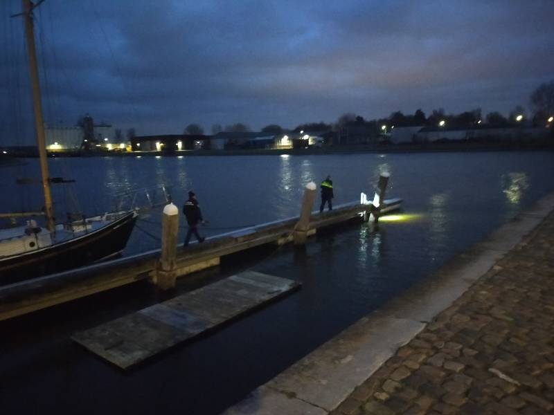 Bejaarde vrouw overlijdt na val in kanaal