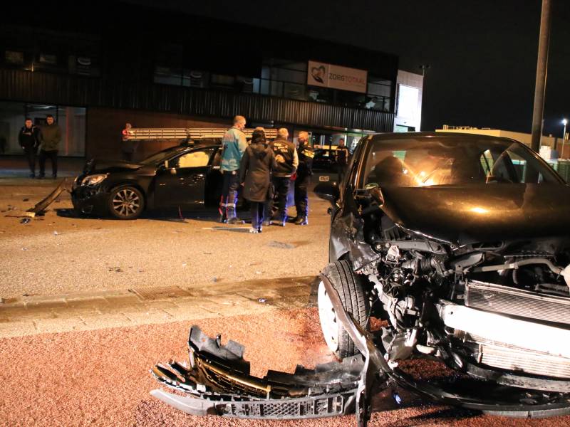 Gewonde na frontale aanrijding op kruising