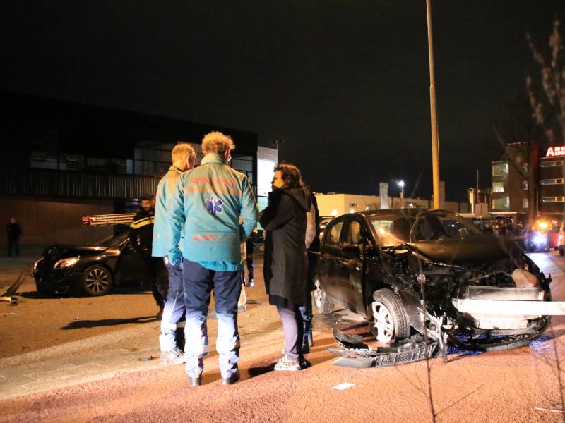 Gewonde na frontale aanrijding op kruising