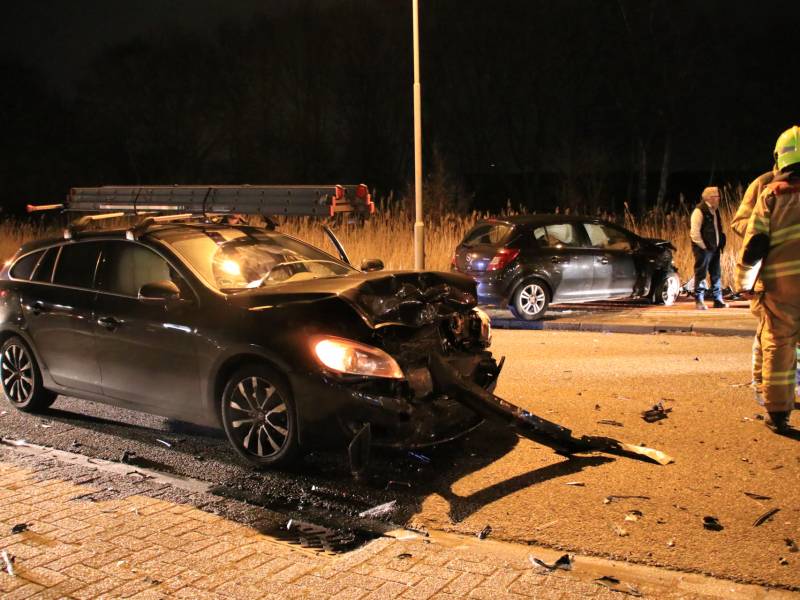 Gewonde na frontale aanrijding op kruising