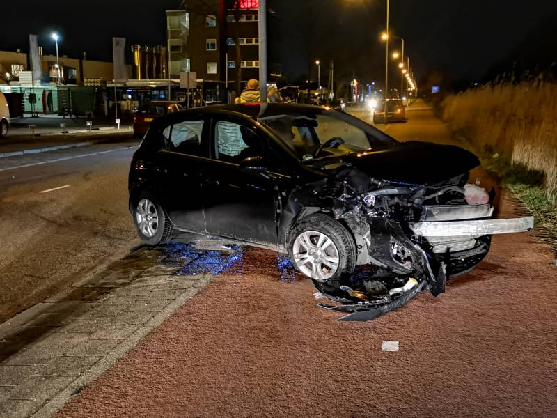 Gewonde na frontale aanrijding op kruising