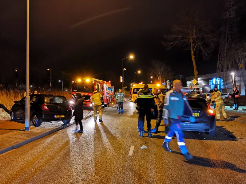 Gewonde na frontale aanrijding op kruising