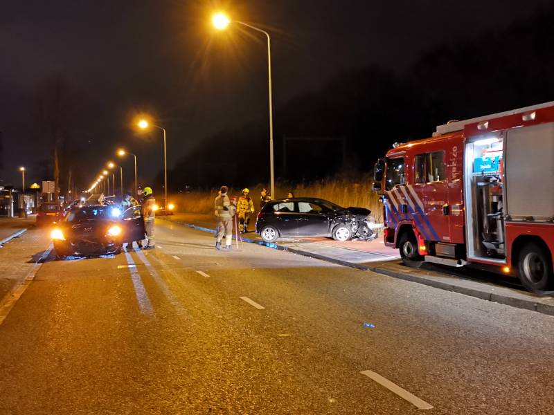 Gewonde na frontale aanrijding op kruising