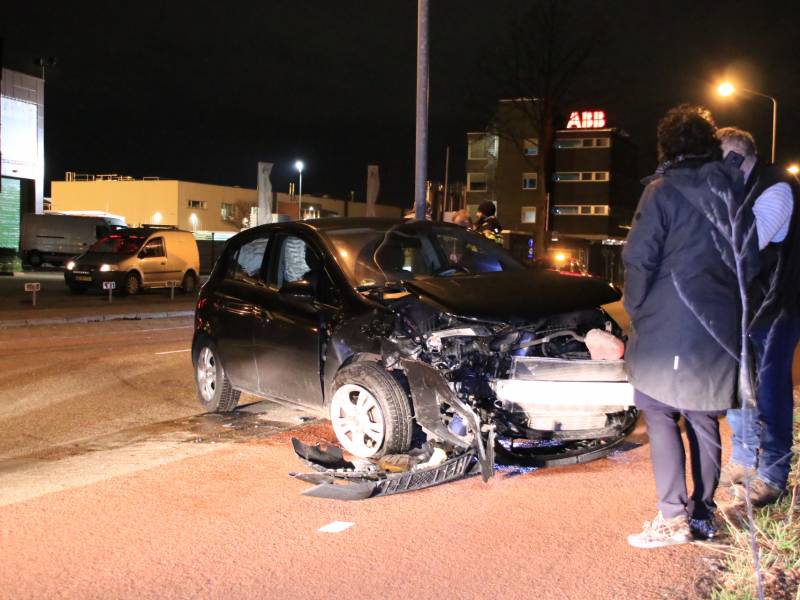 Gewonde na frontale aanrijding op kruising