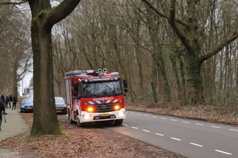 Peperdure BMW fors beschadigd door omgevallen boom
