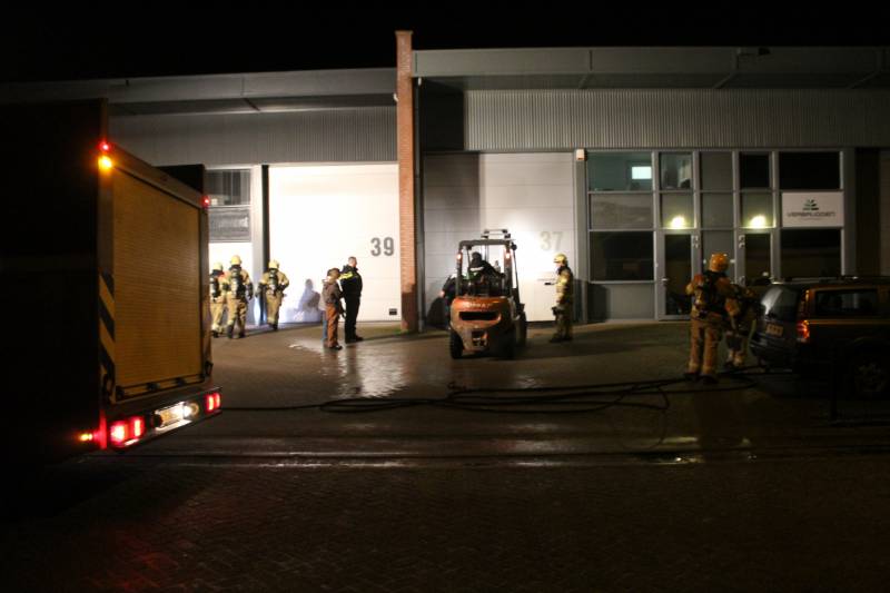 Bedrijf vol rook door brandende fietsaccu's