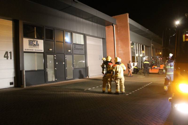 Bedrijf vol rook door brandende fietsaccu's