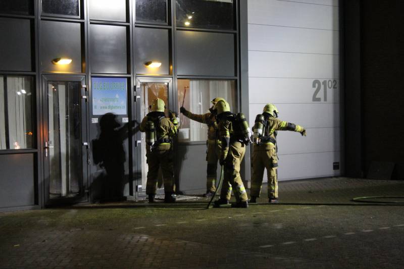 Bedrijf vol rook door brandende fietsaccu's