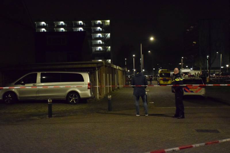 Één dode en drie gewonden bij steekpartij, verdachte aangehouden