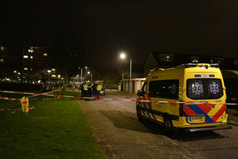 Één dode en drie gewonden bij steekpartij, verdachte aangehouden