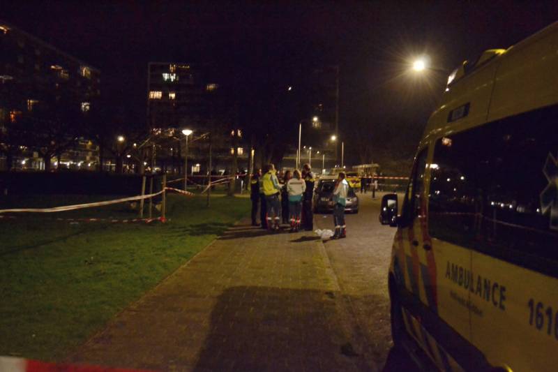 Één dode en drie gewonden bij steekpartij, verdachte aangehouden