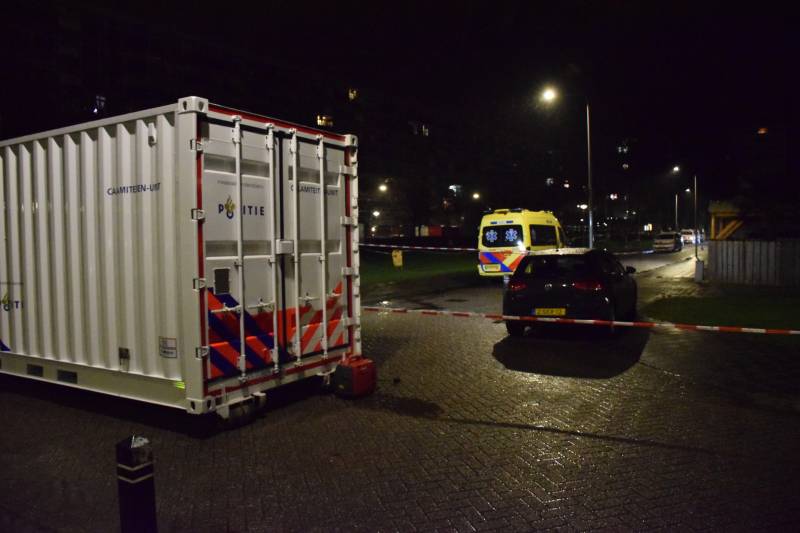 Één dode en drie gewonden bij steekpartij, verdachte aangehouden