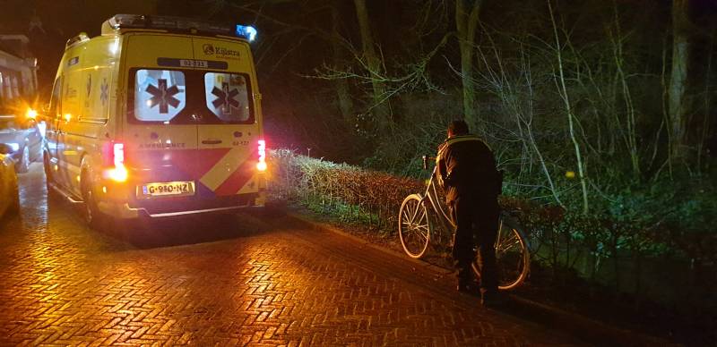 Persoon uit het water gered