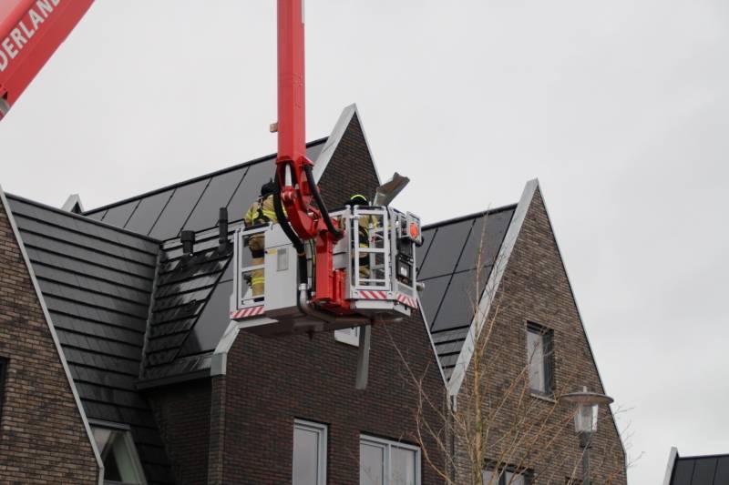 Opnieuw dakrand los door storm