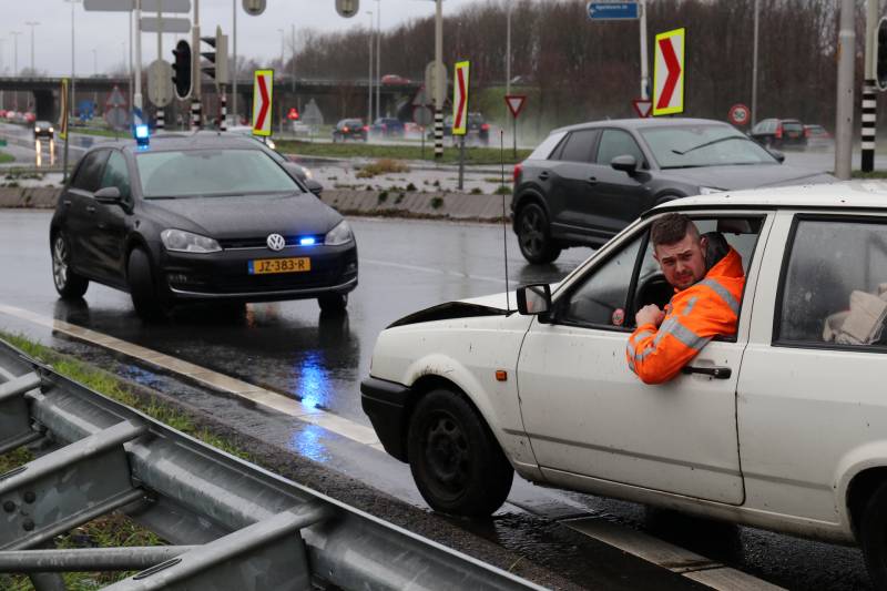 Opnieuw auto beschadigd na botsing in gevaarlijke bocht
