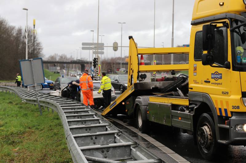 Opnieuw auto beschadigd na botsing in gevaarlijke bocht