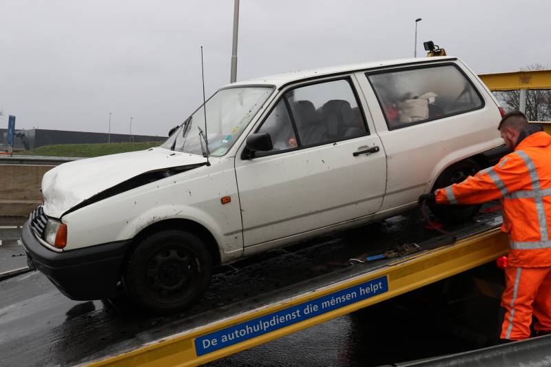 Opnieuw auto beschadigd na botsing in gevaarlijke bocht