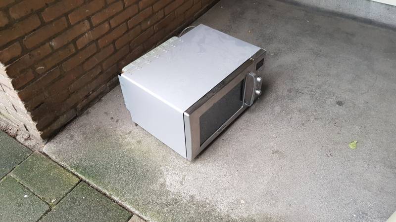 Combimagnetron vliegt in brand tijdens het bakken