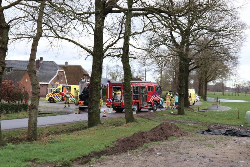 Bestuurder omgekomen na frontale botsing tegen boom