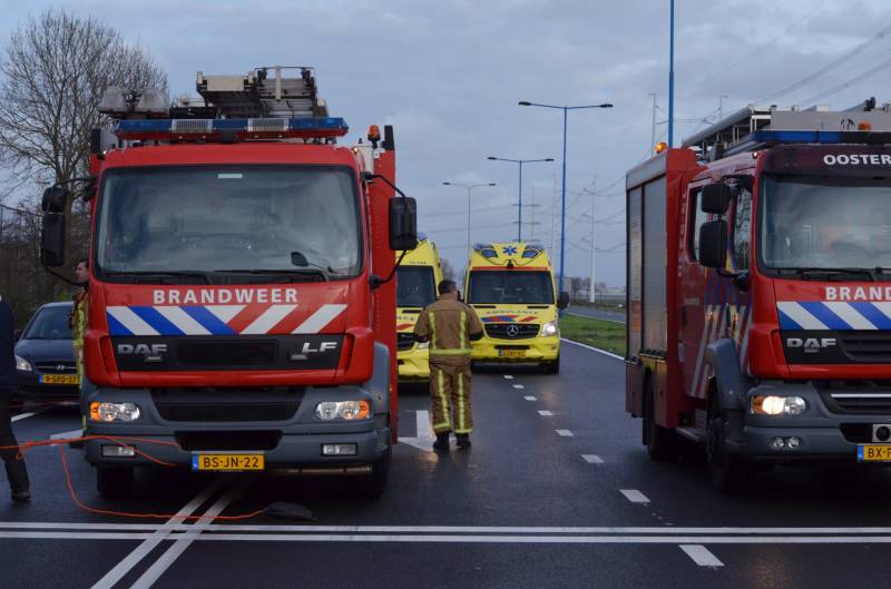 Auto raakt te water na aanrijding